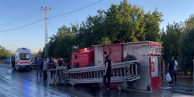 Malatya'da yang�na giden itfaiye arac� devrildi: 3 yaral�