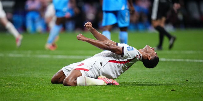Harry Kane y�ld�zla�t�, �ngiltere turlad�