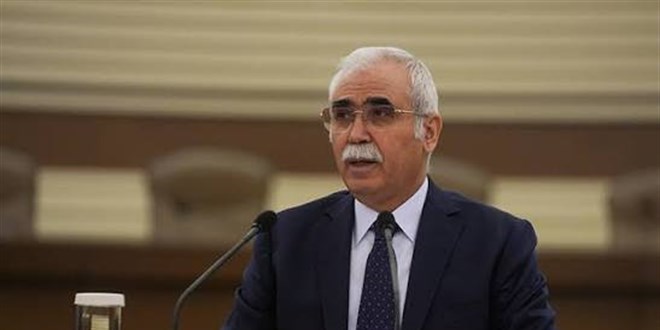 AYM Ba�kan� �zkaya'dan gen� hukuk�ulara: Kolay olan� de�il, do�ru olan� tercih edin
