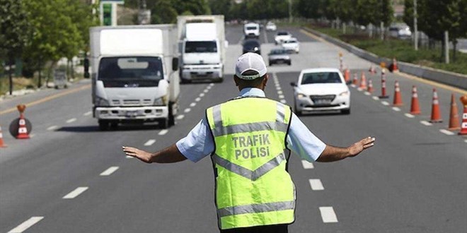 �stanbul'da hafta sonu baz� yollar trafi�e kapat�lacak