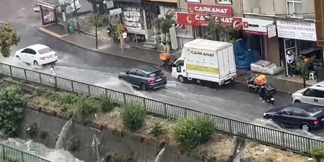 �stanbul'da beklenen ya��� fel� etti: Yollar g�le d�nd�