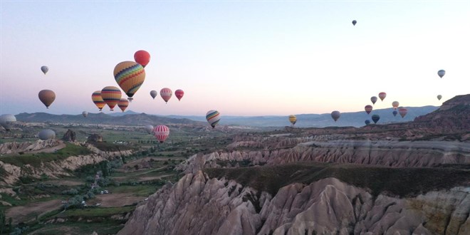 Y�l�n ilk yar�s�nda 13 bin balon u�u�uyla 308 bin yolcu seyahat etti