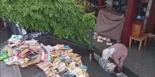 �sk�dar'da sa�anak sonras� Sahaflar �ar��s�'nda b�y�k hasar - Son Dakika Haber