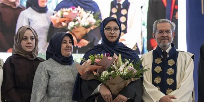 Enkazdan 248 saat sonra kurtar�lan Aleyna'n�n mezuniyet sevinci
