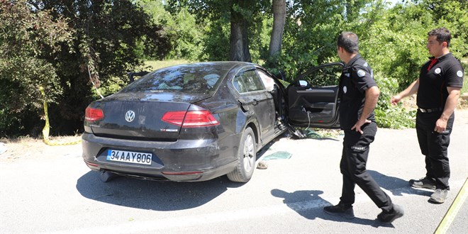 Malatya'da a�aca �arpan otomobildeki 2 ki�i �ld�