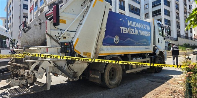 Bursa'da ��p kamyonunun �arpt��� ki�i hayat�n� kaybetti - Son Dakika Haber