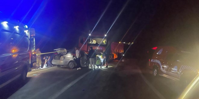 Malatya'da t�rla otomobil �arp��t�: Ayn� aileden 3 ki�i �ld�