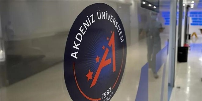 �niversitede doktor ve sa�l�k �al��anlar�n� doland�ran ��retim �yesi i�in yakalama karar�