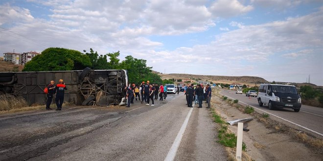 K�r�kkale'de yolcu otob�s� devrildi: 41 yaral� - Son Dakika Haber