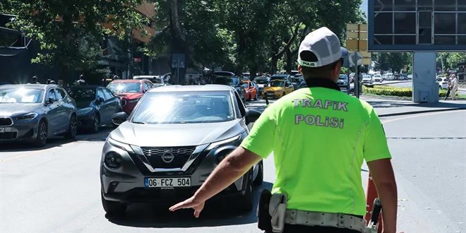 Ankara'da trafi�e kapal� yollar