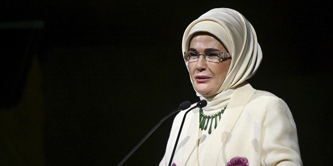 Emine Erdo�an, NATO kapsam�nda lider e�lerini a��rlayacak