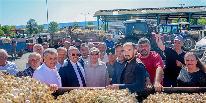 Hasad ba�lad�: Ta�k�pr� Sar�msak Pazar� a��ld�