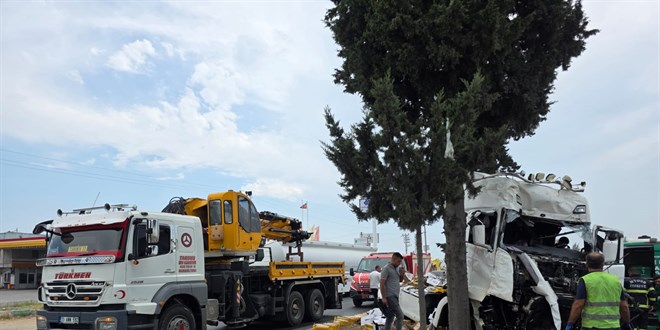 Mersin'de 2 t�r�n �arp��mas� sonucu 2 ki�i �ld�