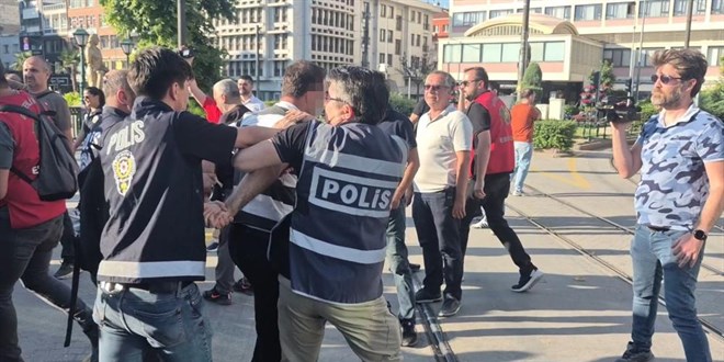 Eski�ehir'de izinsiz eylem yapan gruba polis m�dahale etti: 35 g�zalt� - Son Dakika Haber