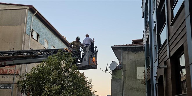 �stanbul'da 5 katl� binada ��kan yang�n korkuttu