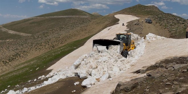 Bitlis'te temmuzda kar mesaisi s�r�yor - Son Dakika Haber