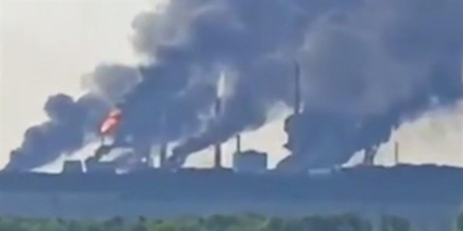 Zelenski, Rusya'daki baz� petrol tesislerine sald�r�lar d�zenlediklerini a��klad�