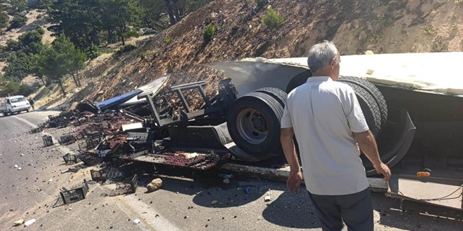 Ni�an�na g�nler kala trafik kazas�nda hayat�n� kaybetti - Son Dakika Haber