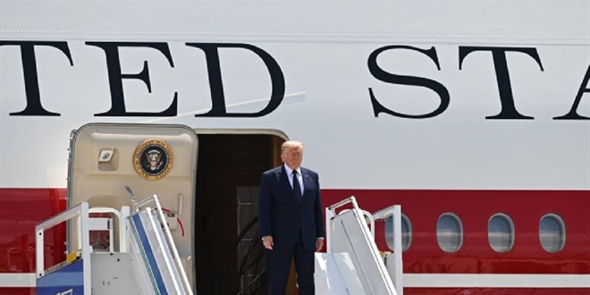 Trump d�n�� yolunda eski Air Force One'� kulland�: Katar'�n hediye etti�i u�akta g�venlik endi�esi mi var?