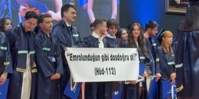�stanbul Valisi, Yeditepe'deki ayetli pankarta ayet ile destek verdi
