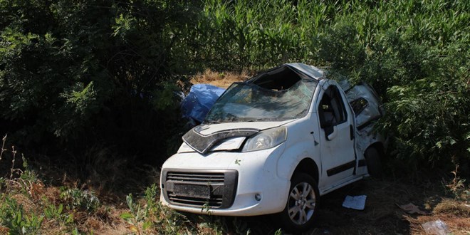 Aksaray'da d���nden d�nen aile kaza yapt�: 3 �l�, 1 yaral�