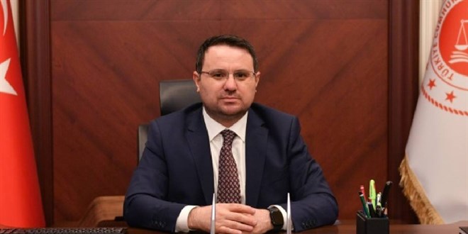 Bakan G�rlek'ten T�rk K�z�lay'� payla��m�
