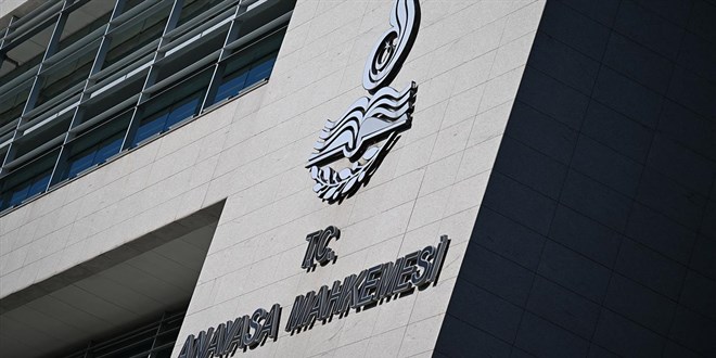 AYM, bo�and��� e�iyle ya�ayan e� ile �ocuklar�n�n ayl�klar�n�n kesilmesini uygun buldu - Son Dakika Haber