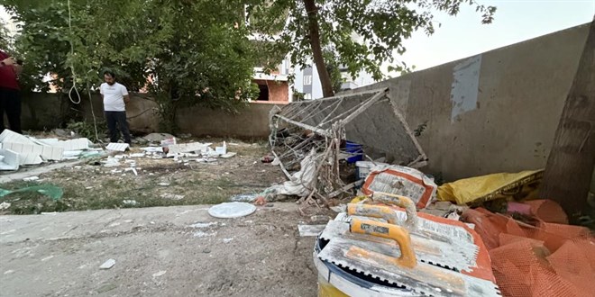 �anl�urfa'da asma iskele halat�n�n kopmas� sonucu 2 i��i �ld�