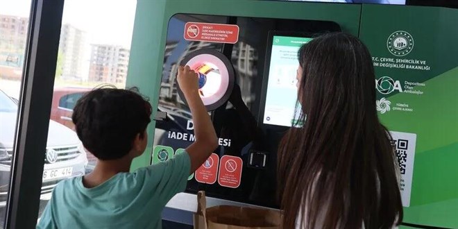 ��i ilk kez g�r�nt�lendi: Depozito �ade Makineleri �i�eleri nas�l yutuyor?