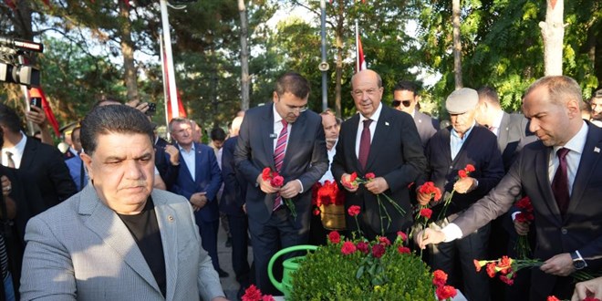 15 Temmuz Kahraman� �ehit �mer Halisdemir kabri ba��nda t�renle an�ld�