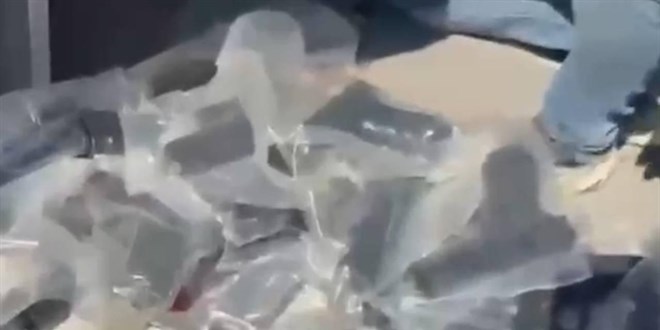 �stanbul'da yolcu otob�s�nde 120 silah ele ge�irildi