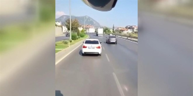 Alanya'da itfaiye arac�na yol vermeyen s�r�c�ye 46 bin lira ceza