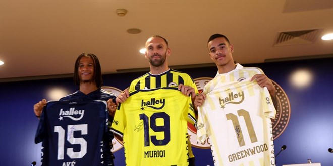 Fenerbah�e'den �� yeni transferi i�in imza t�reni