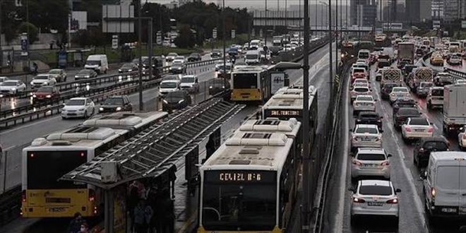 �stanbul'da toplu ta��ma, taksi ve okul servisleri zamland�