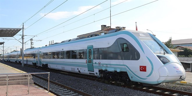 Milli Elektrikli Tren setleri yeni rotas�nda yolcularla bulu�acak