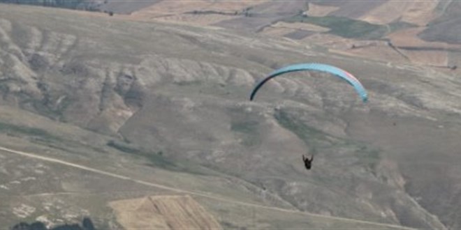 Yama� para��t� etkinli�i ac�yla sonland�: 48 ya��ndaki pilot �ld� - Son Dakika Haber