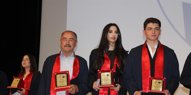 Emekli ��retmenin azmi! 79 ya��nda avukat oldu - Son Dakika Haber