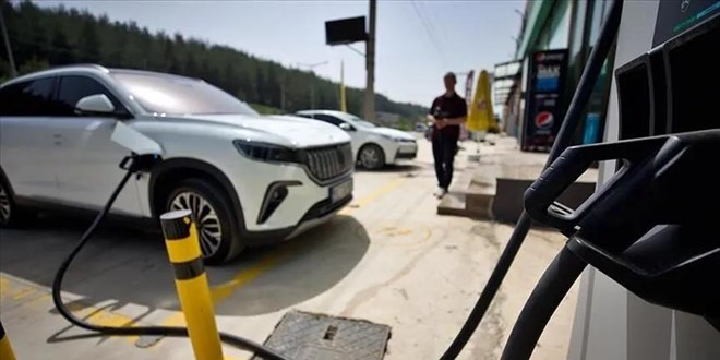 15 milyondan fazla �arj i�lemi: Elektrikli otomobiller yollar� doldurdu