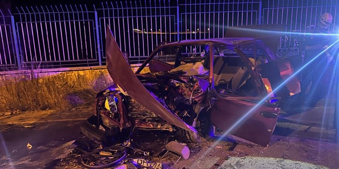 Sivas'ta iki otomobilin �arp��t��� kazada 1 ki�i �ld�, 5 ki�i yaraland�
