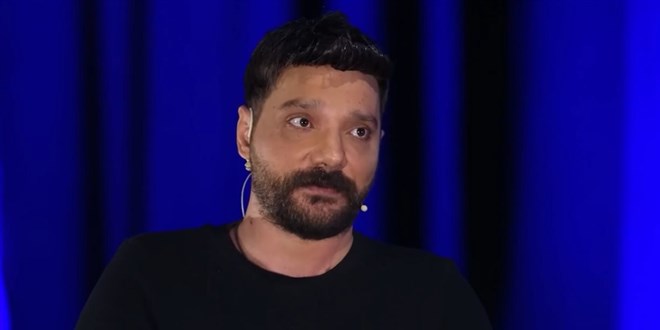 O�uzhan U�ur'un sa�� protez mi, peruk mu?