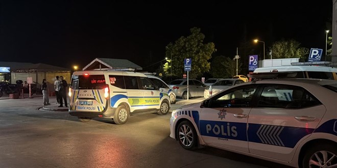 Eski�ehir'de 'dur' ihtar�na uymayan motosikletli bek�iye �arpt�
