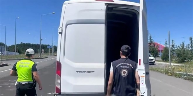 ��i�leri Bakanl���: 25 organizat�r ve 355 d�zensiz g��men yakaland� - Son Dakika Haber