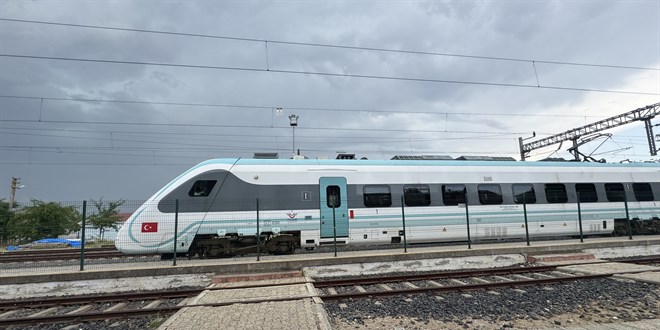 Milli Elektrikli Tren, Halkal�-Uzunk�pr� hatt�nda hizmete ba�lad� - Son Dakika Haber