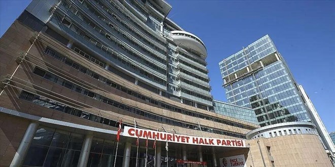 CHP'de 4 il ba�kanl��� merkez il�elerle beraber g�revden al�nd�