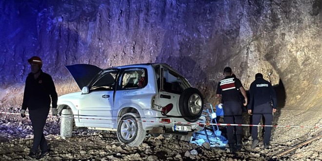 Bolu'da cip 15 metrelik u�urumdan u�tu: 2 sevgili hayat�n� kaybetti - Son Dakika Haber