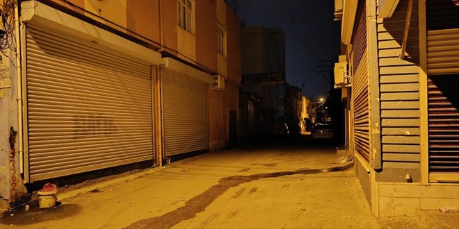 Sokak ortas�nda silahl� sald�r�ya u�rayan gen� kad�n hayat�n� kaybetti