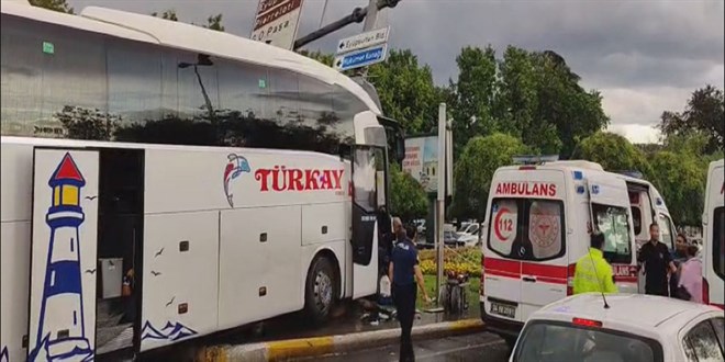 Ey�psultan'da yolcu otob�s� kazas�:  30 yaral�, 2'sinin durumu kritik - Son Dakika Haber