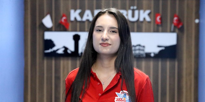 Uluslararas� matematik yar��mas� birincisi Ay�eg�l, ba�ar�s�n� TEKNOFEST projeleriyle ta�land�r�yor
