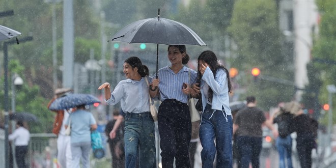 �stanbul'da etkili olan sa�anak hayat� olumsuz etkiledi