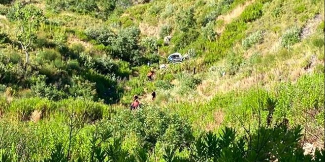 Antalya'da kontrolden ��kan ara� u�uruma yuvarland�: 5 �l�, 2 yaral�